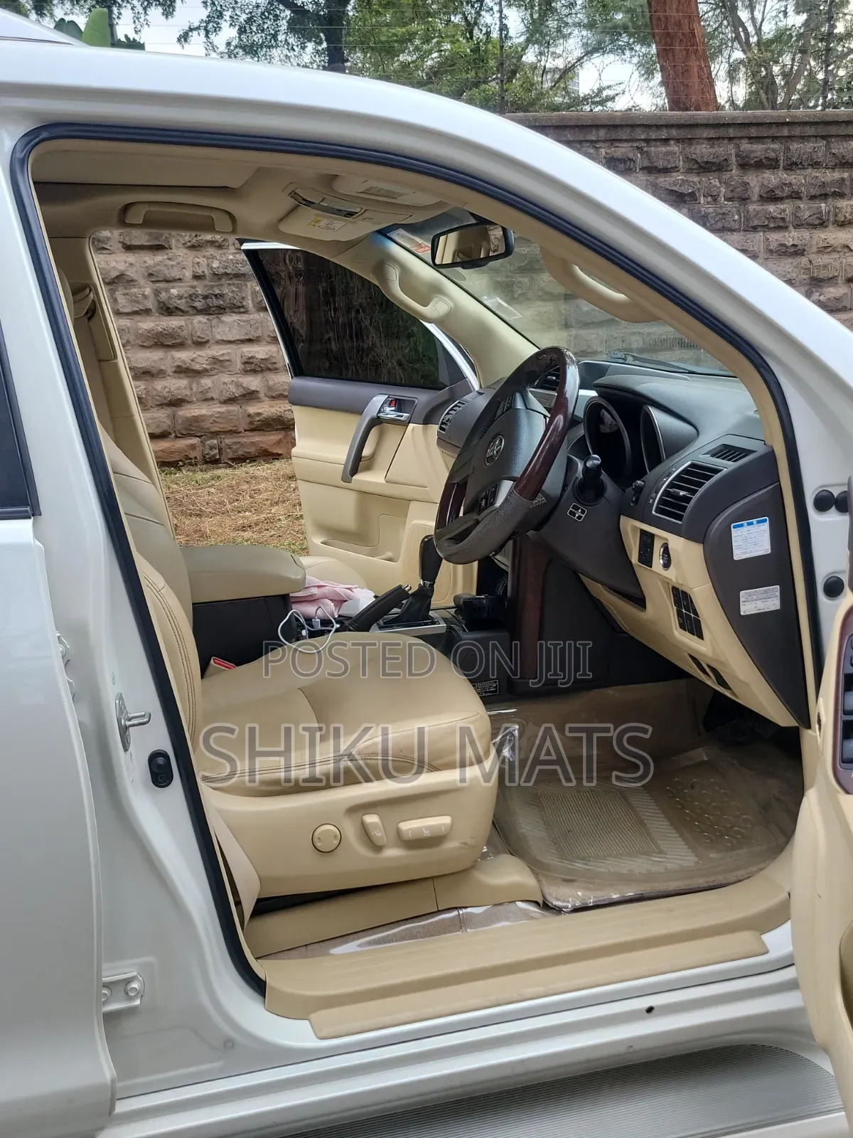 Toyota Land Cruiser 2016 White