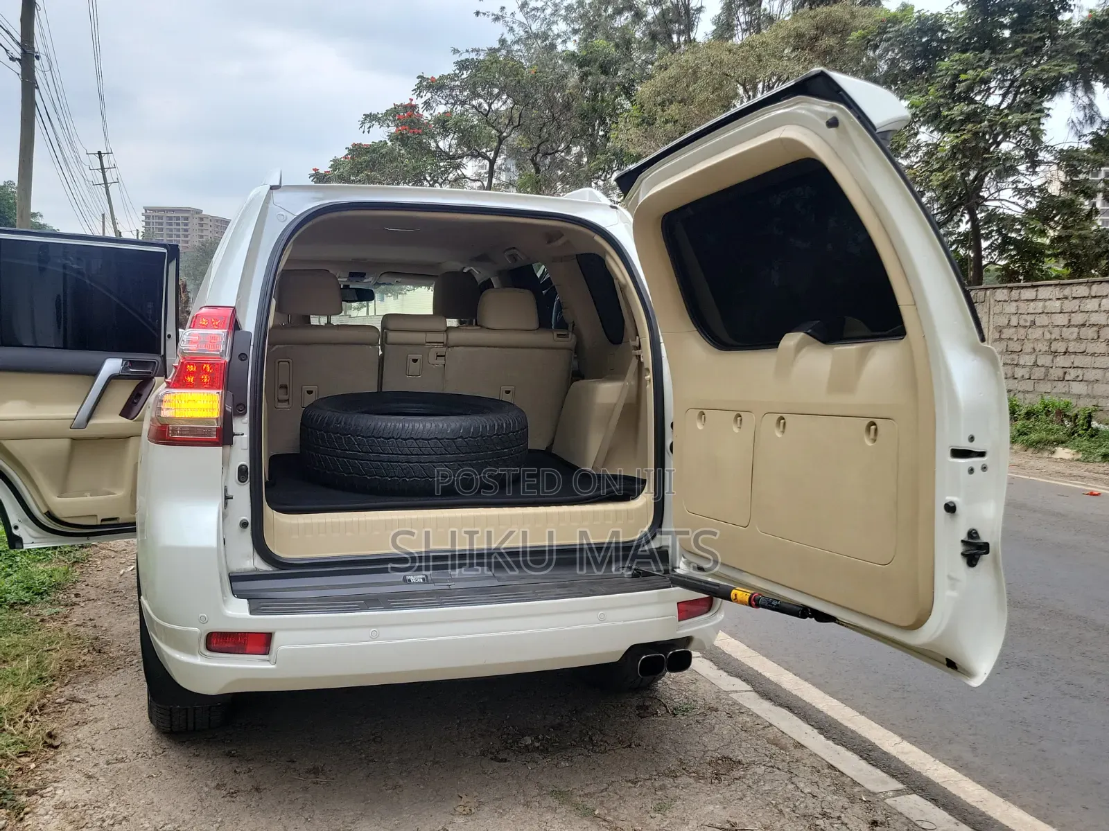 Toyota Land Cruiser 2016 White