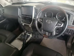 Toyota Land Cruiser 2019 White