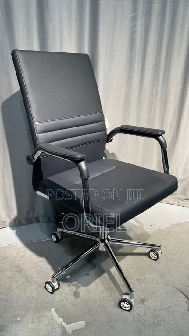 Office Chair : Office Visitor Leather Padded Chair - thumbnail 3
