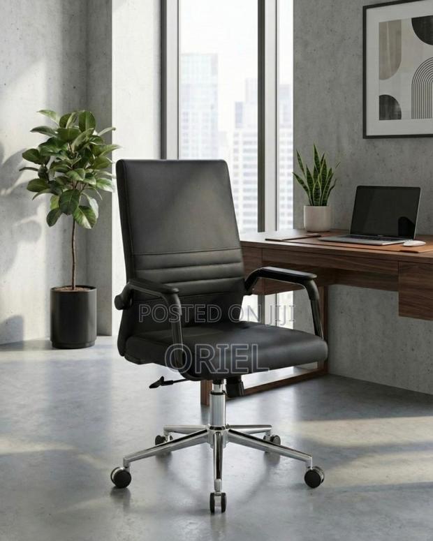 Office Chair : Office Visitor Leather Padded Chair - thumbnail 8