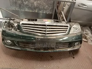 Mercedes W204 Nosecut