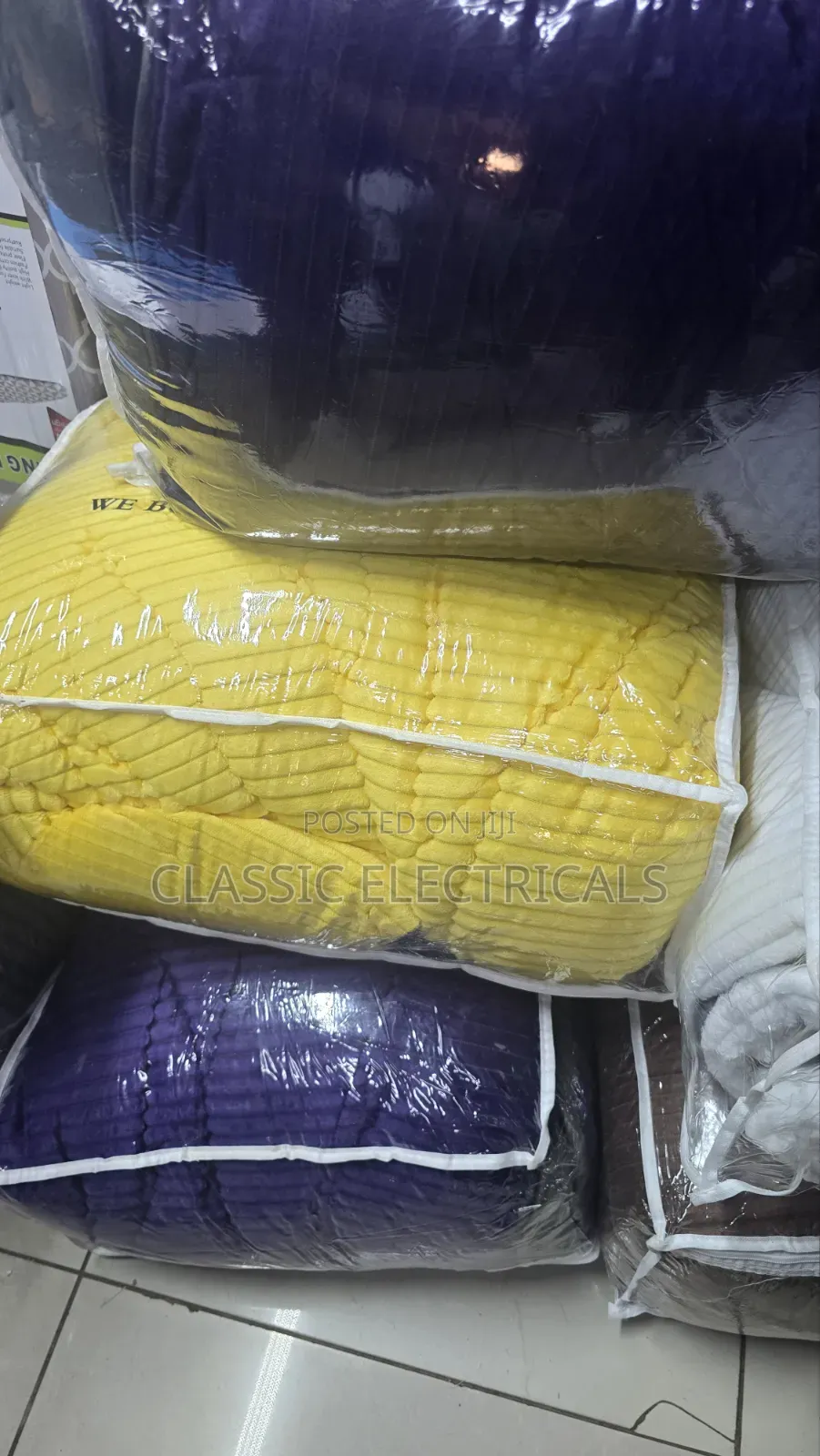 4pcs Velvet Duvet Set With a Bedsheet and 2 Pillowcases