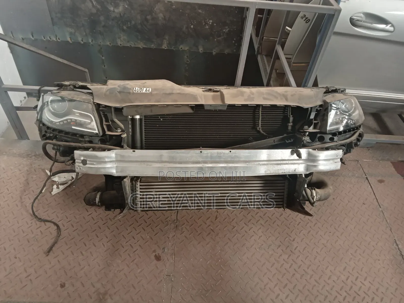 Audi A4 Nosecut