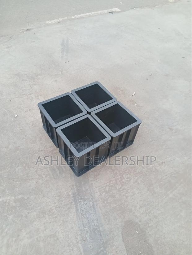 Plastic Cube Molds - main view