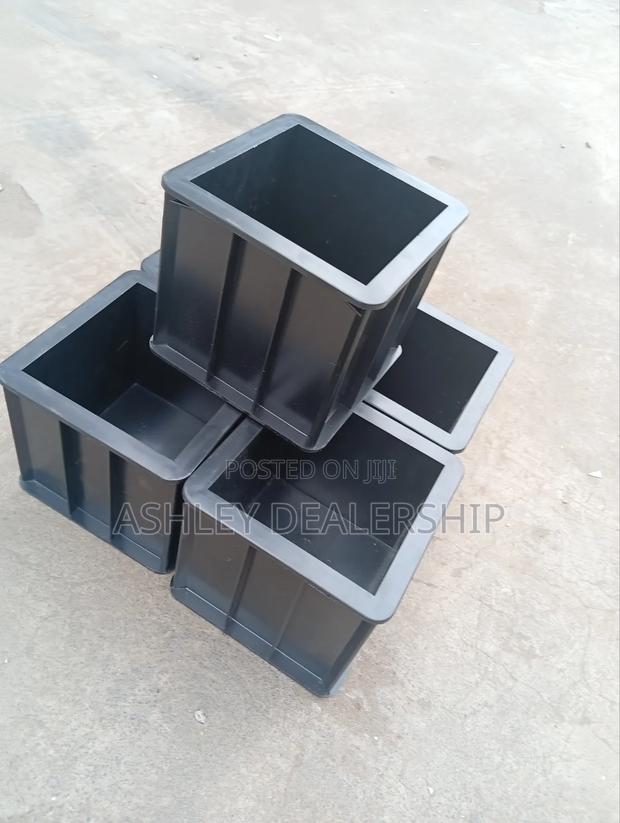 Plastic Cube Molds - thumbnail 2