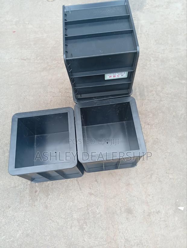 Plastic Cube Molds - thumbnail 3