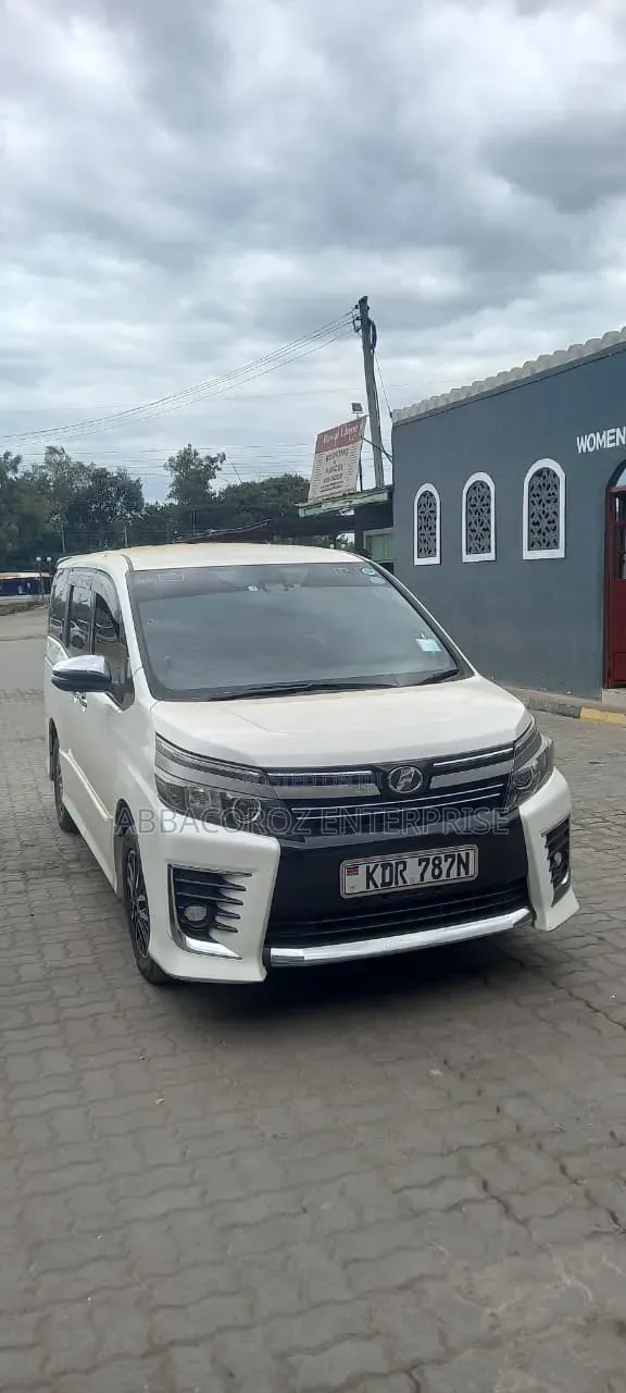 Toyota Voxy 2017 White