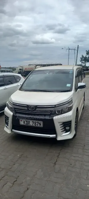 Toyota Voxy 2017 White