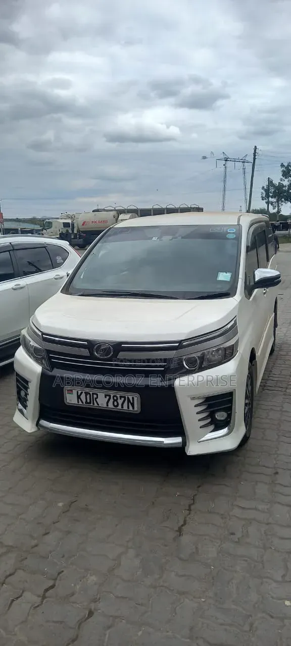 Toyota Voxy 2017 White