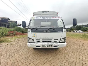 Isuzu ELF Truck 2017 White