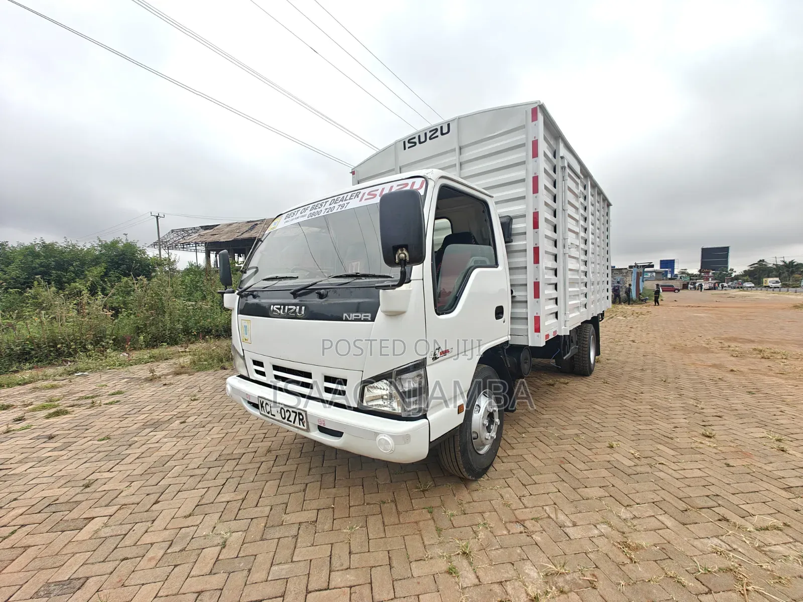 Isuzu ELF Truck 2017 White