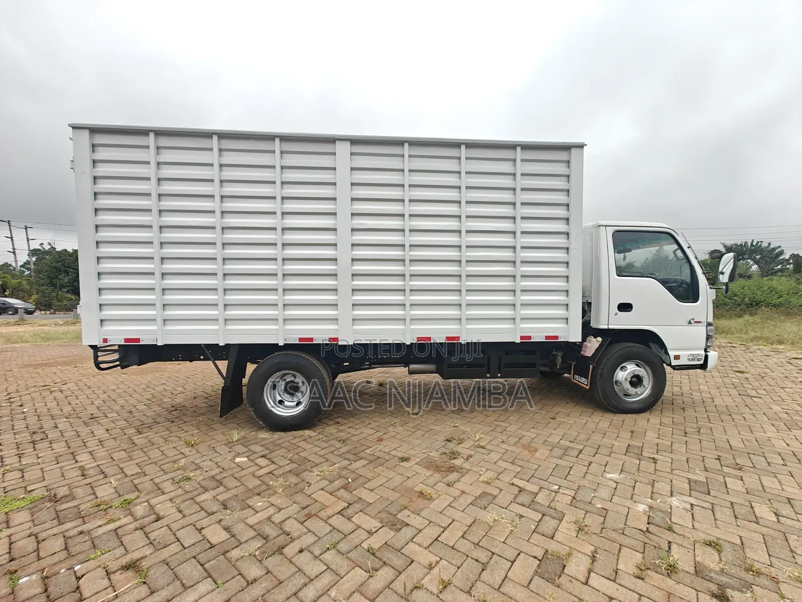 Isuzu ELF Truck 2017 White