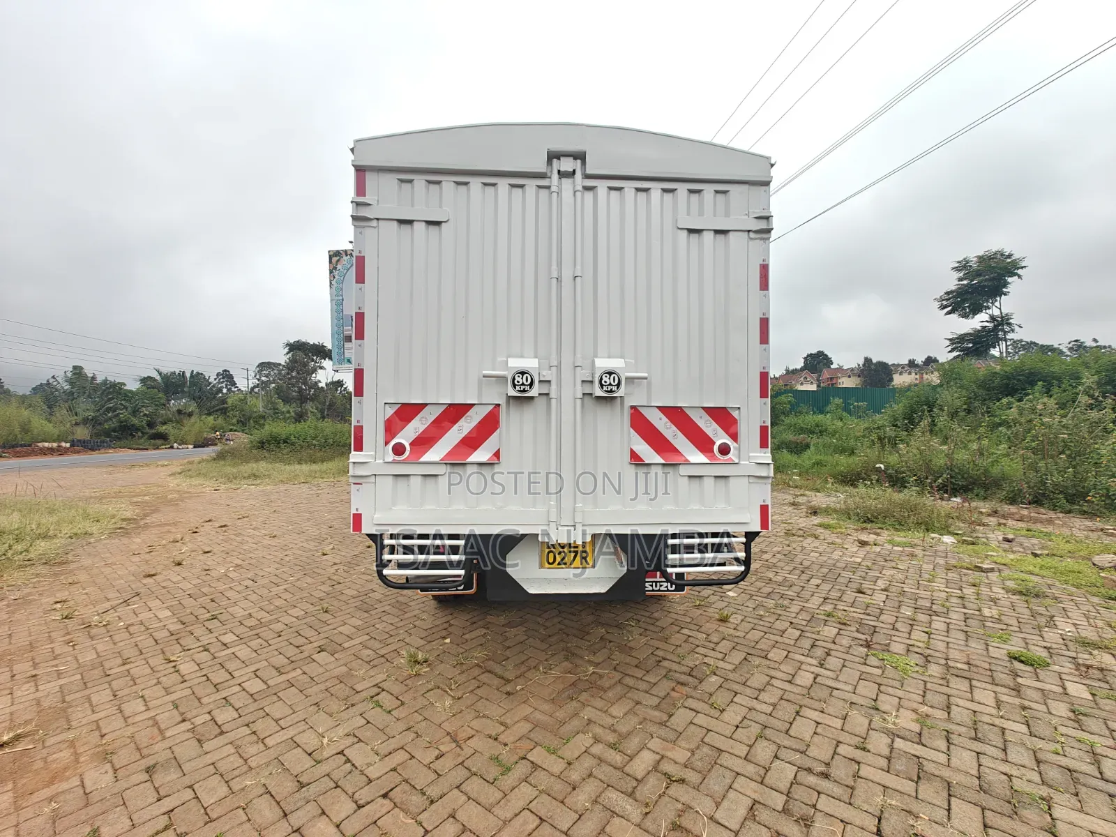 Isuzu ELF Truck 2017 White