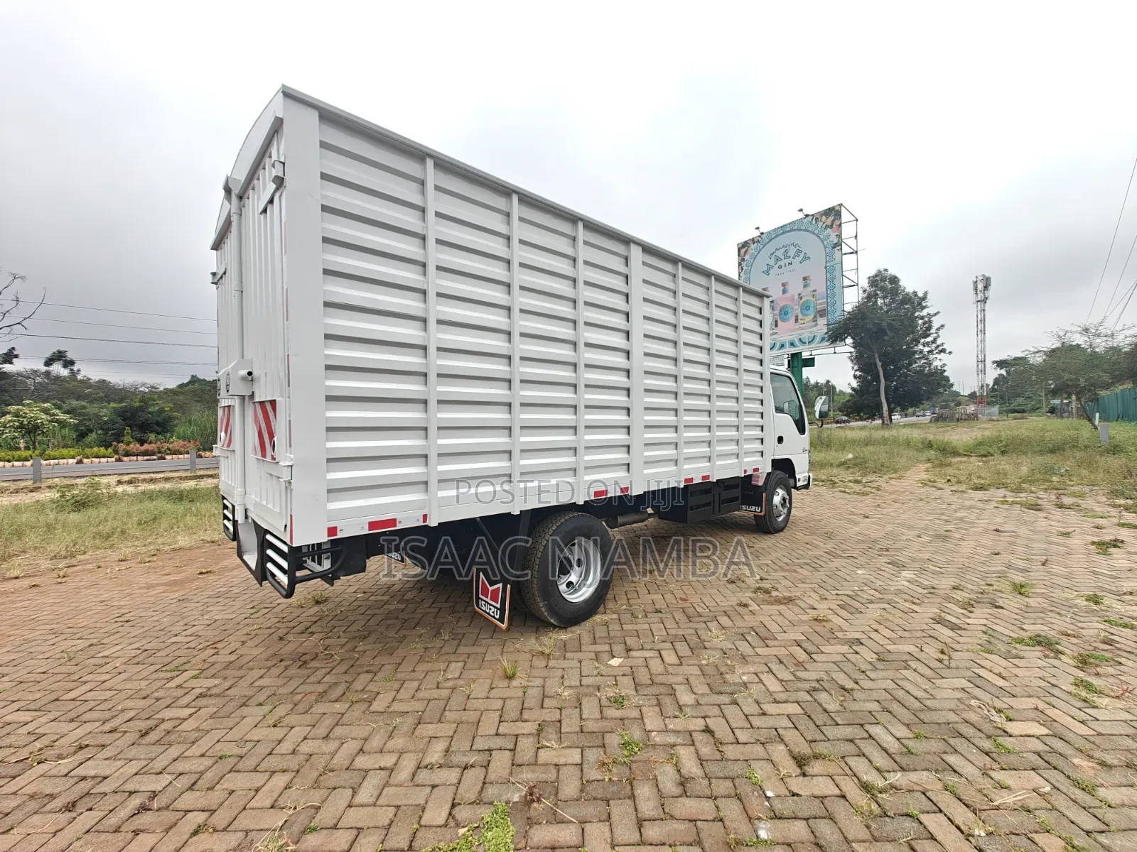 Isuzu ELF Truck 2017 White