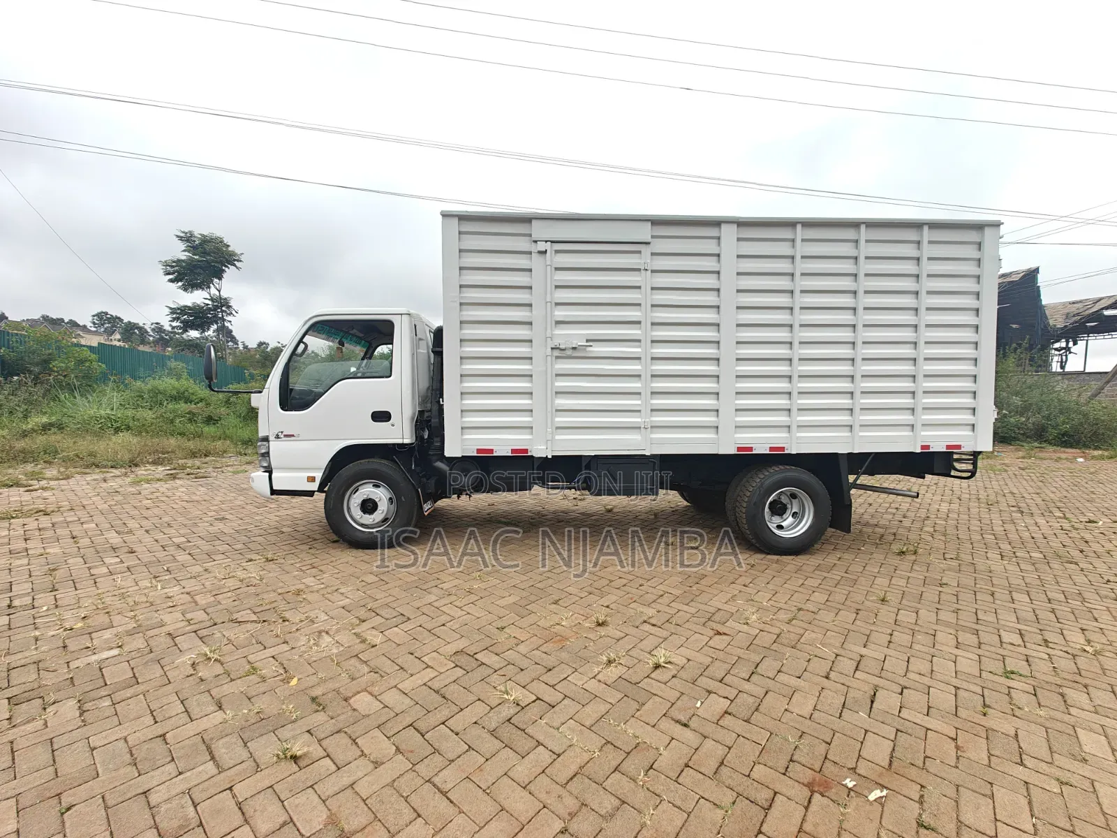 Isuzu ELF Truck 2017 White