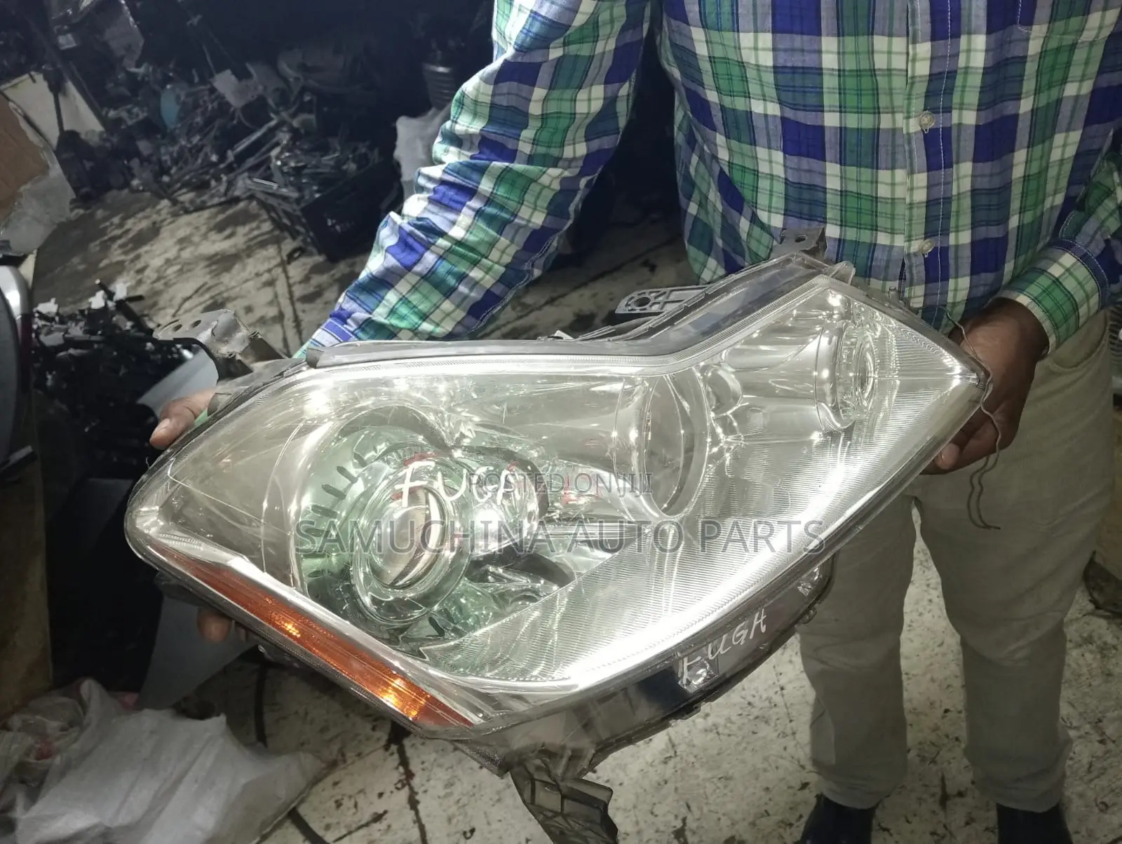Headlight Nissan Fuga (RHS)