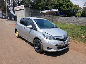 Toyota Vitz 2011 Silver