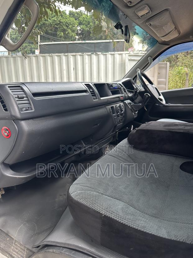Toyota HiAce 2019 White - thumbnail 4