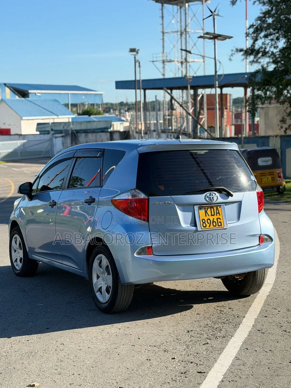 Toyota Ractis 2013