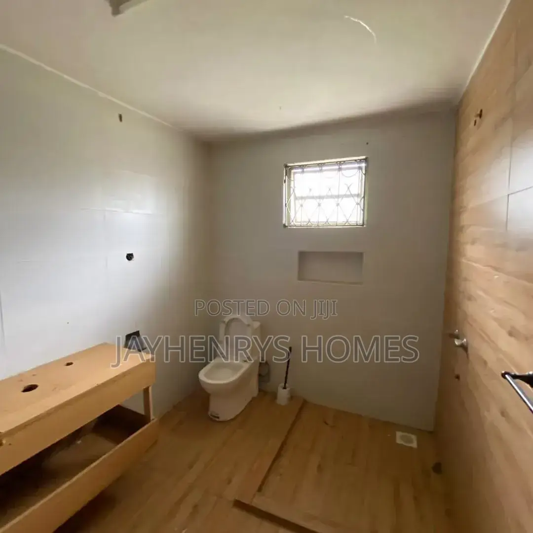 5bdrm House in Roysambu for rent