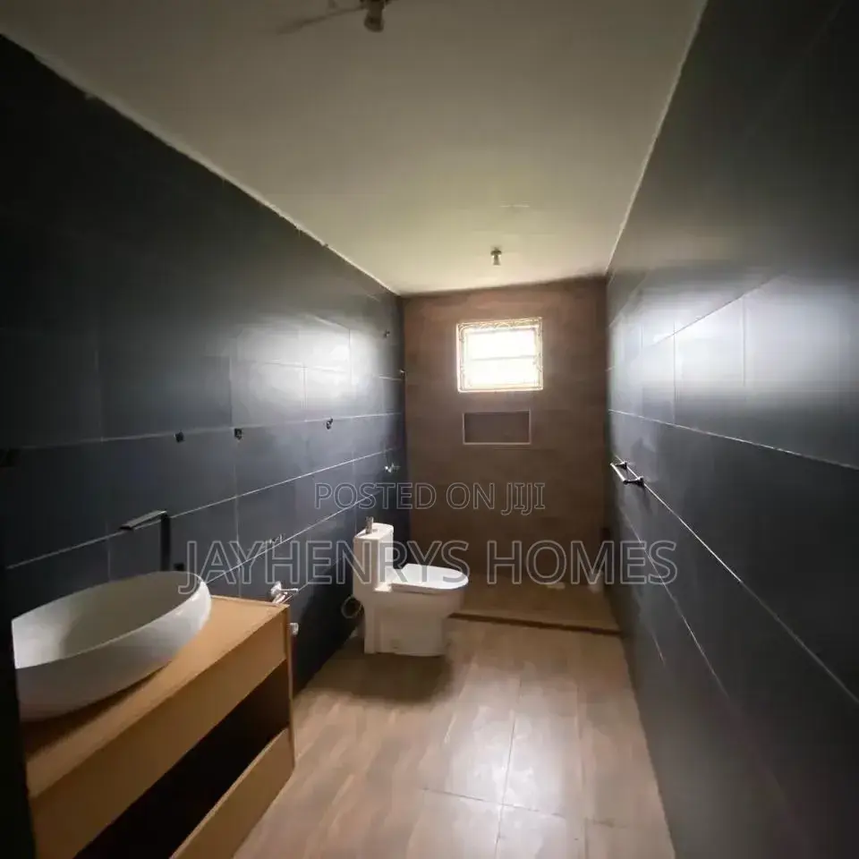 5bdrm House in Roysambu for rent