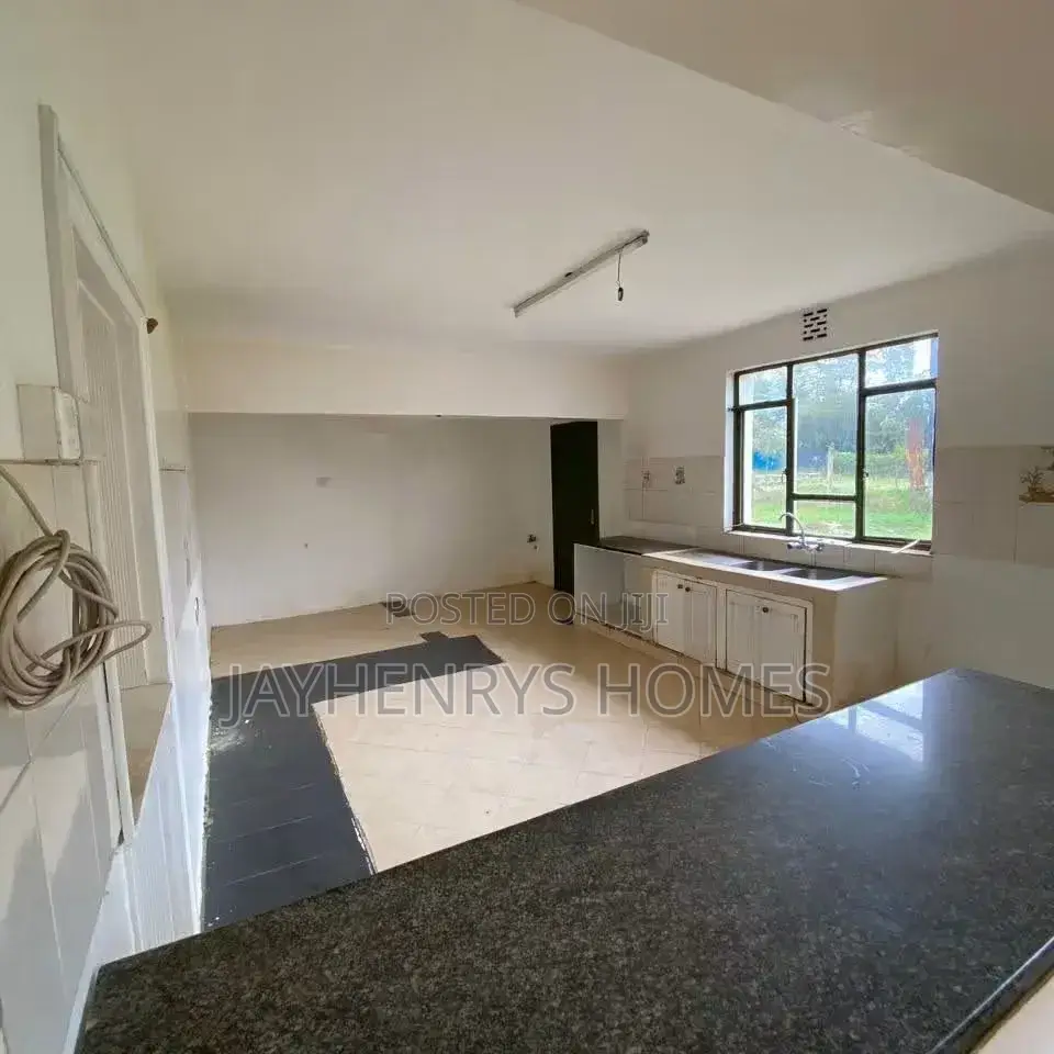 5bdrm House in Roysambu for rent