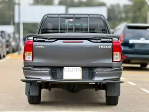 Toyota Hilux 2021 Gray