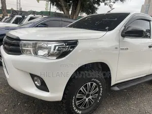 Toyota Hilux 2019 White