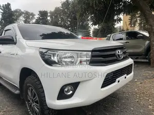 Toyota Hilux 2019 White