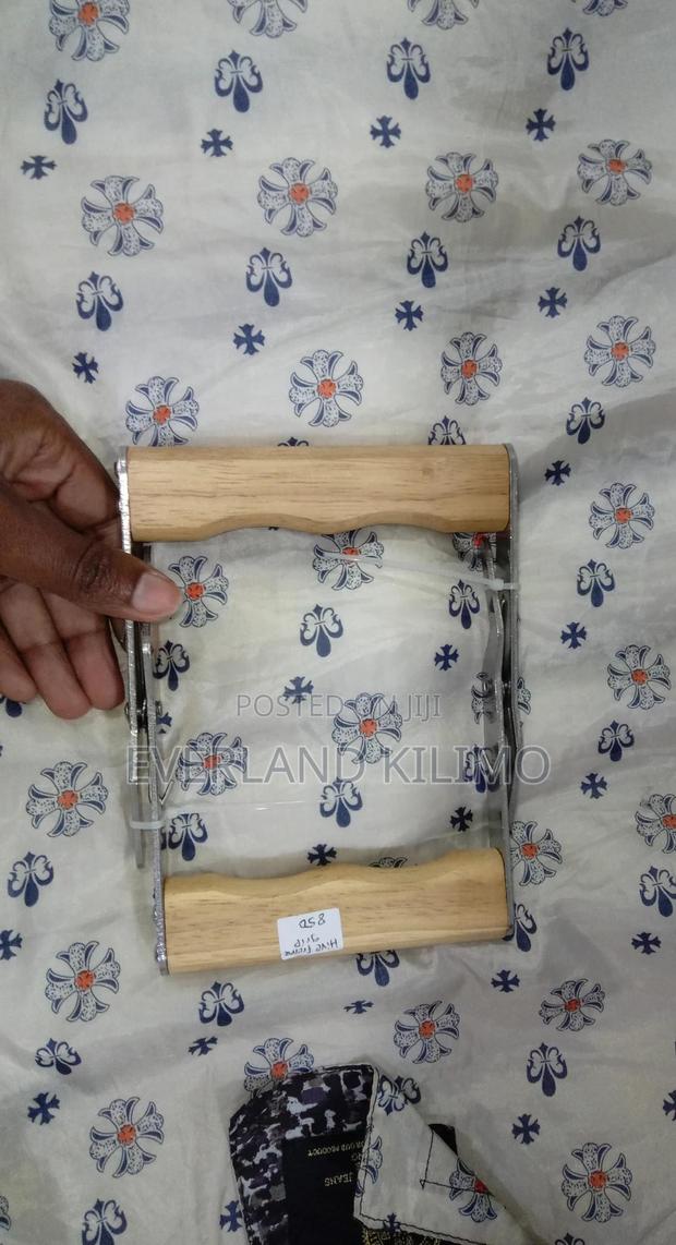 Frame Grip Holder Lifter