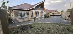 4bdrm Bungalow in The Smith Hotel Area, Nkoroi for rent