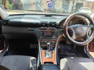 Mercedes-Benz C200 2006 Maroon