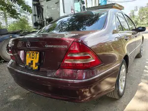 Mercedes-Benz C200 2006 Maroon