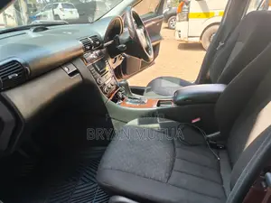 Mercedes-Benz C200 2006 Maroon