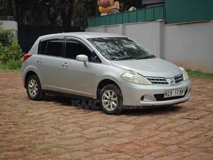 Nissan Tiida 2012 Silver