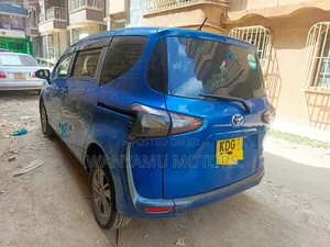 Toyota Sienta 2015 Blue