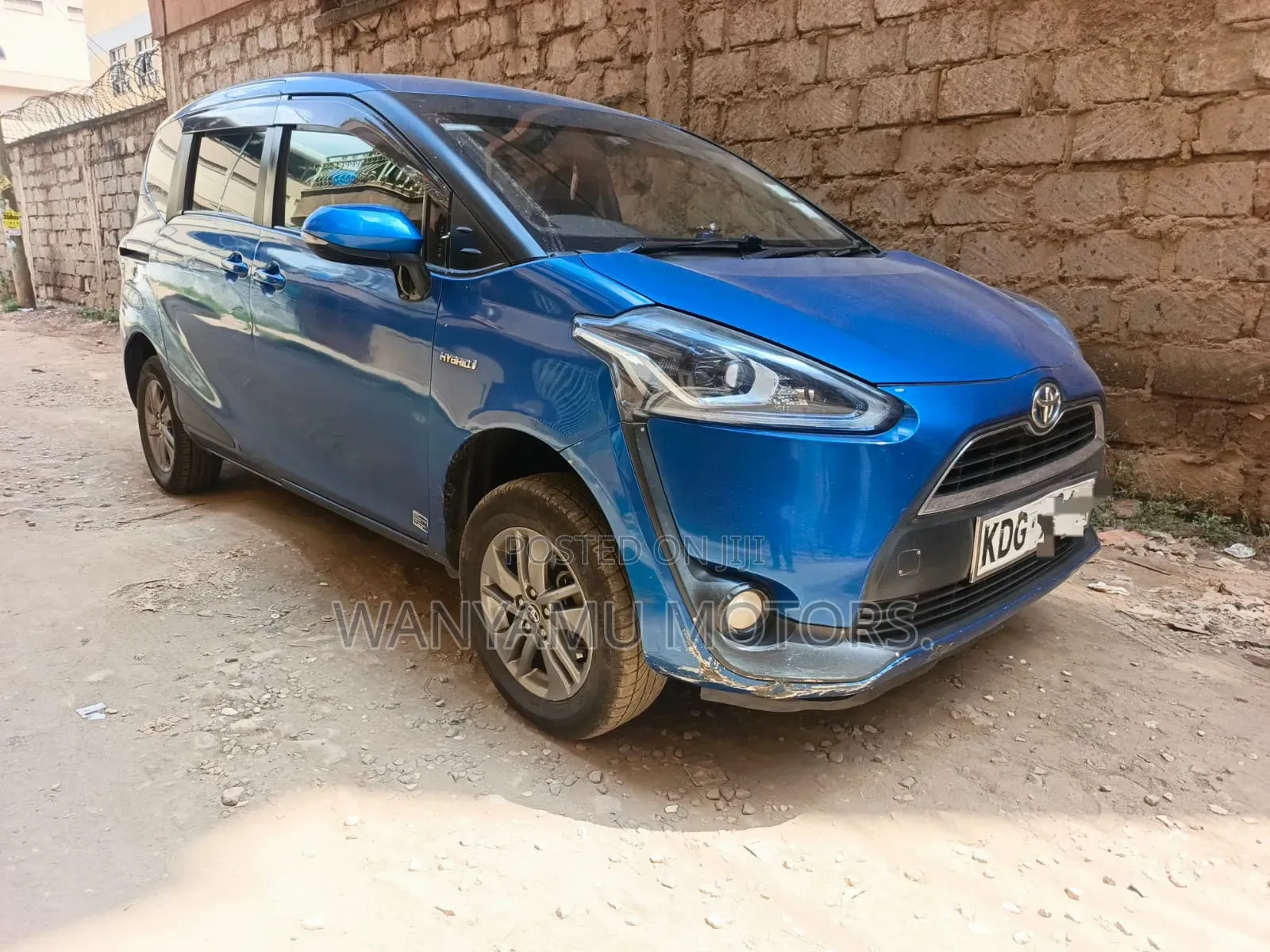 Toyota Sienta 2015 Blue