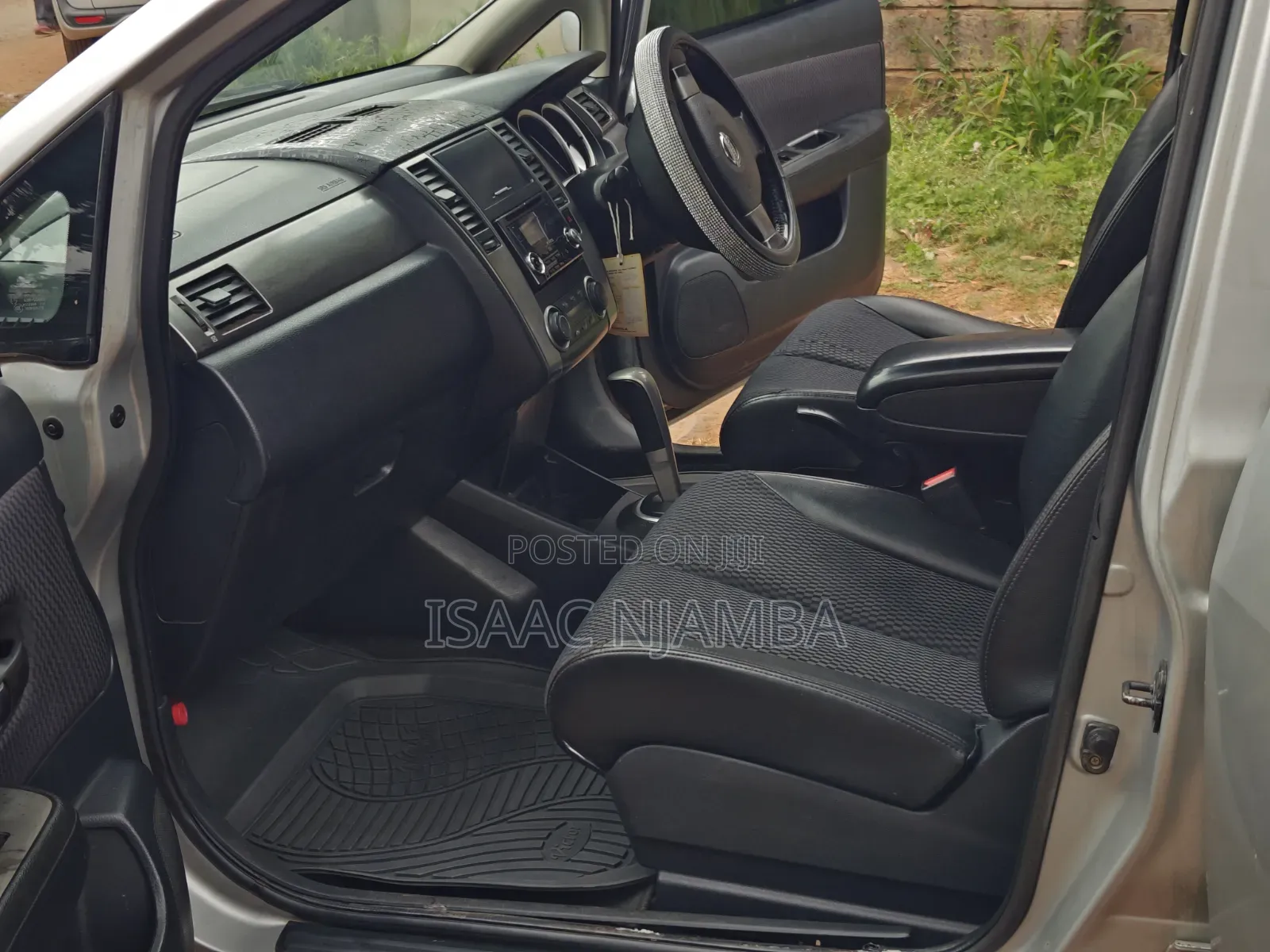 Nissan Tiida 2012 Silver