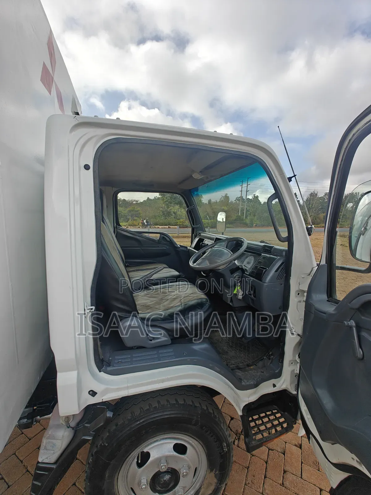 Mitsubishi Canter 2014 White