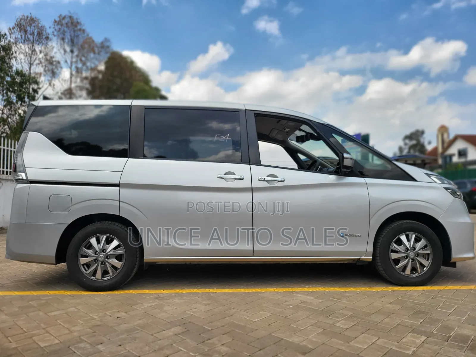 Nissan Serena 2019 Silver