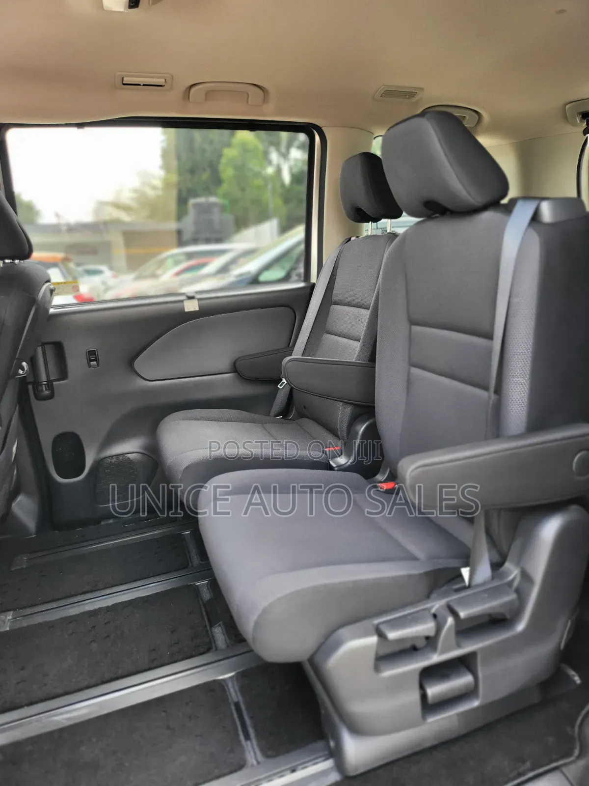 Nissan Serena 2019 Silver