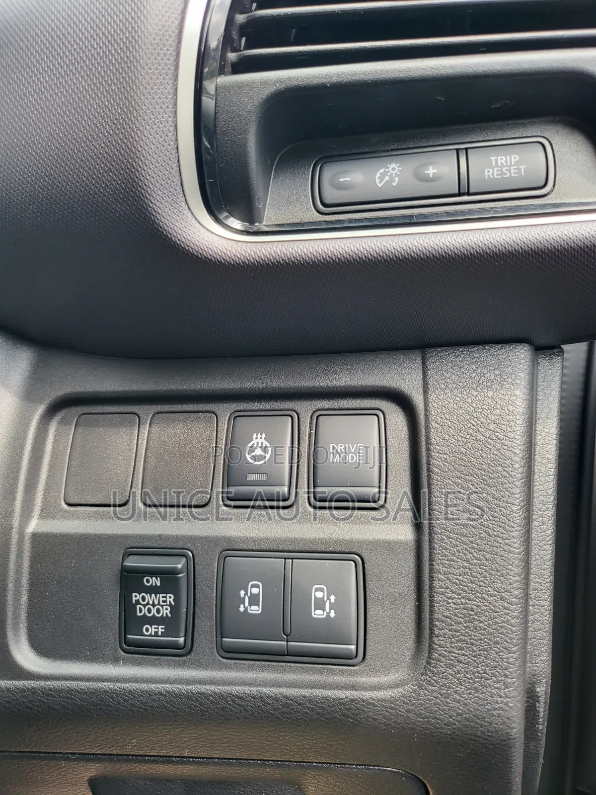 Nissan Serena 2019 Silver