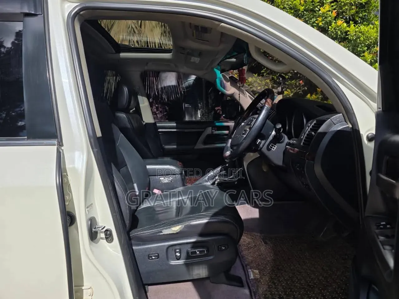 Toyota Land Cruiser 2010 White