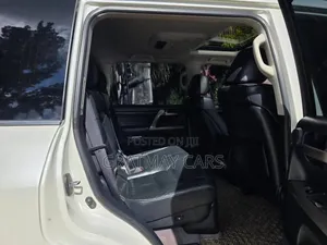 Toyota Land Cruiser 2010 White