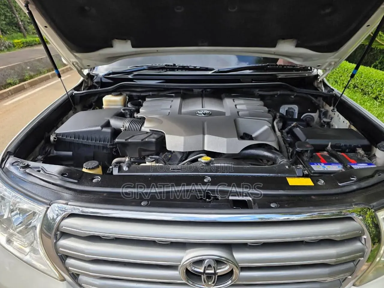Toyota Land Cruiser 2010 White
