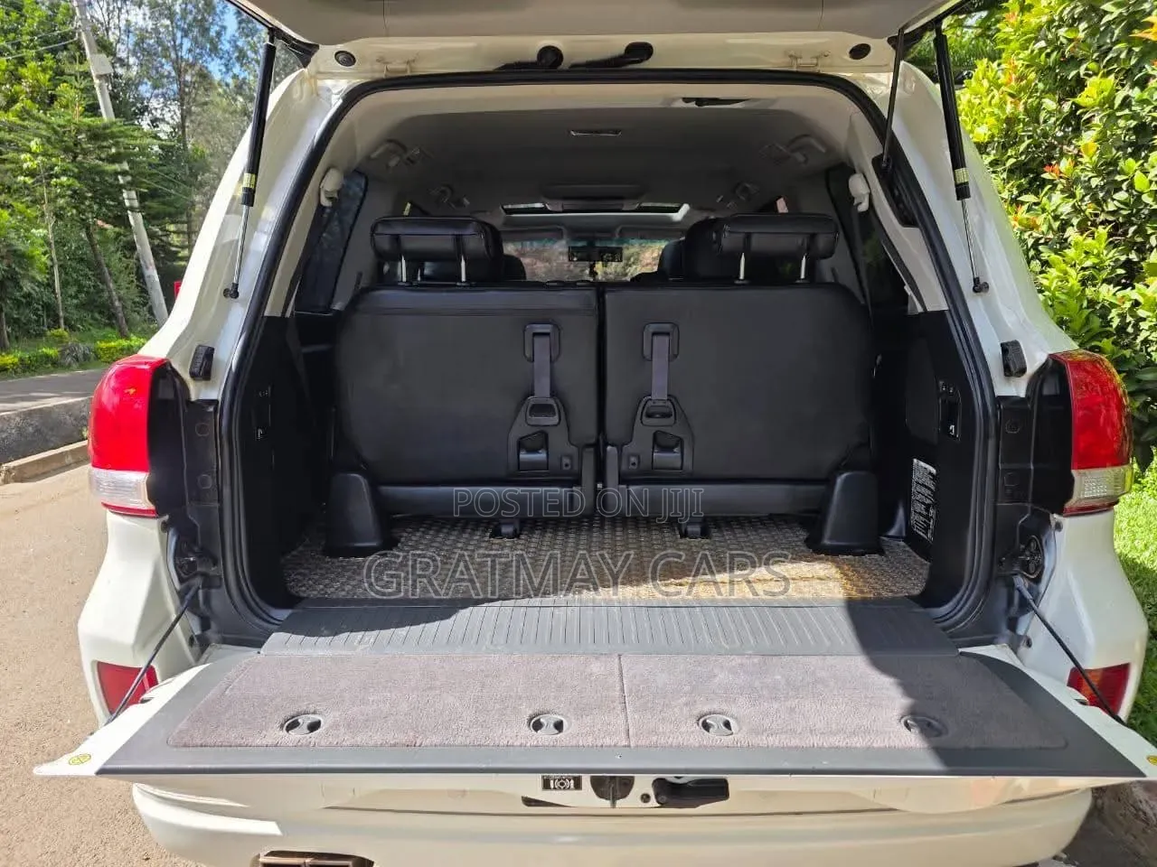 Toyota Land Cruiser 2010 White