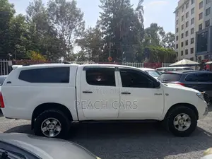 Toyota Hilux 2009 White
