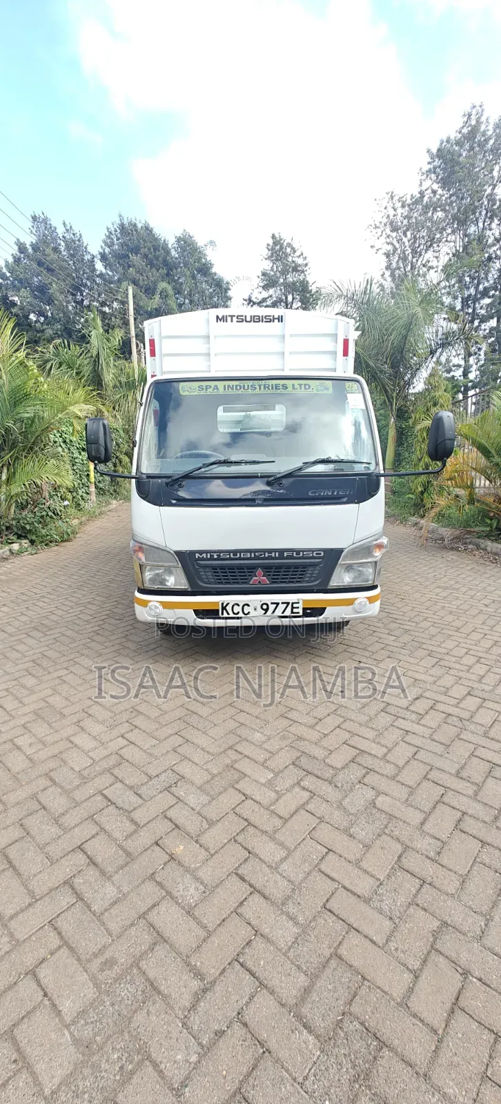 Mitsubishi Canter 2015 White