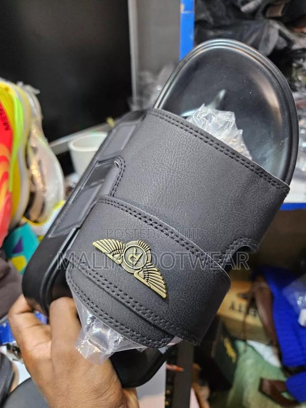 Premium Branded Men's Slides - thumbnail 9